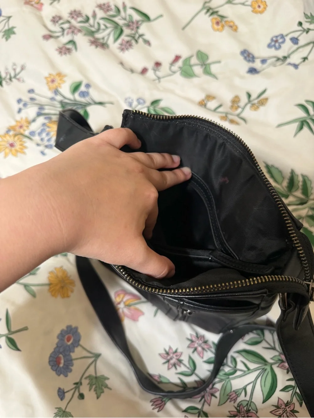 GUESS Mini Black Crossbody Bag - Picture 7 of 10